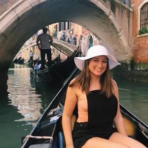 Meet your Posher, Christina